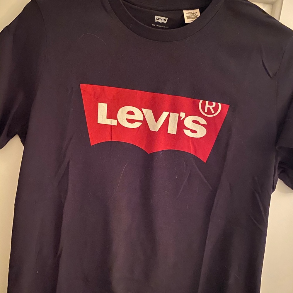 Levi’s Black Batwing Tee